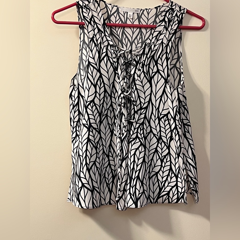 XS Black and White Leaf Print Women's Top